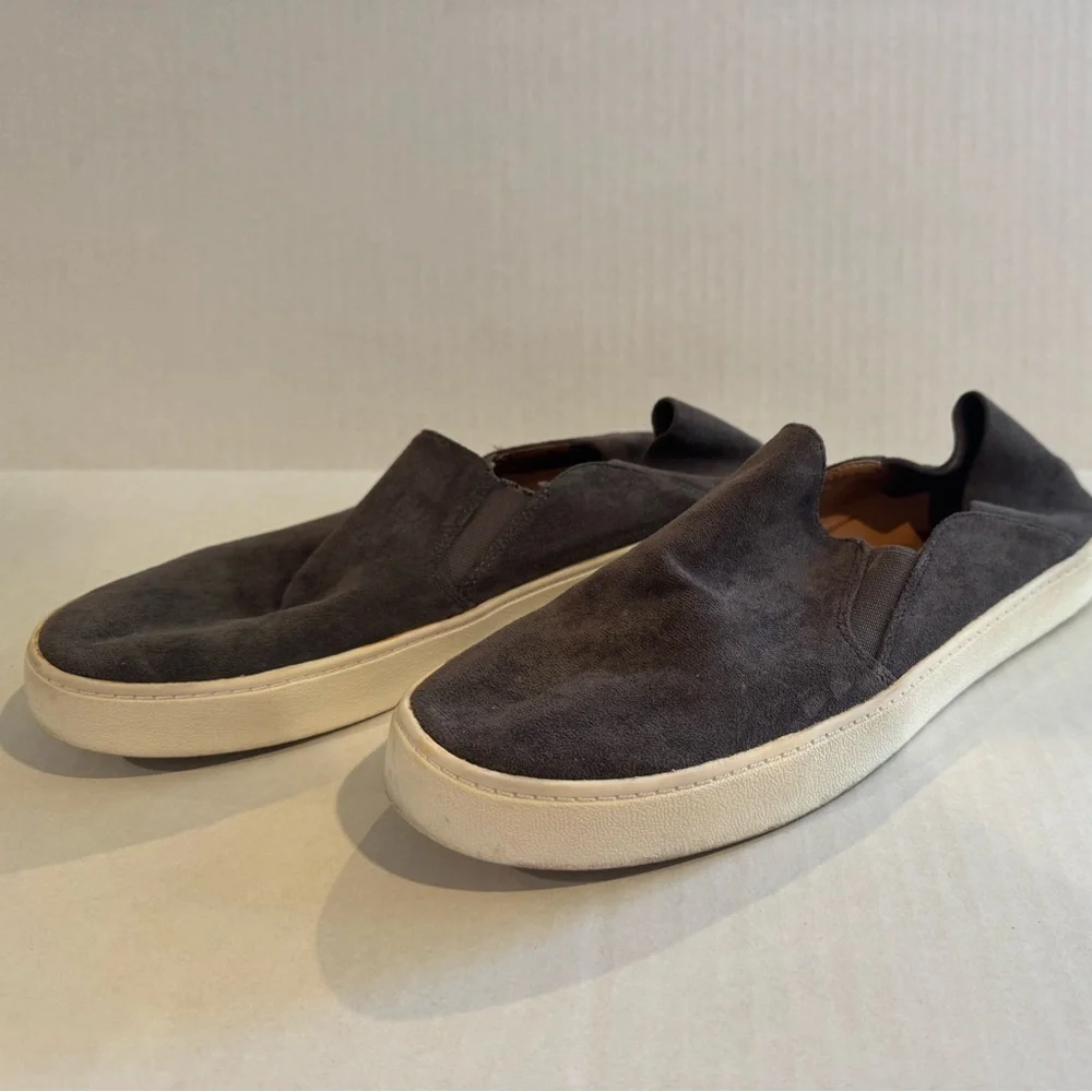Men’s Suede slip on shoes size 8